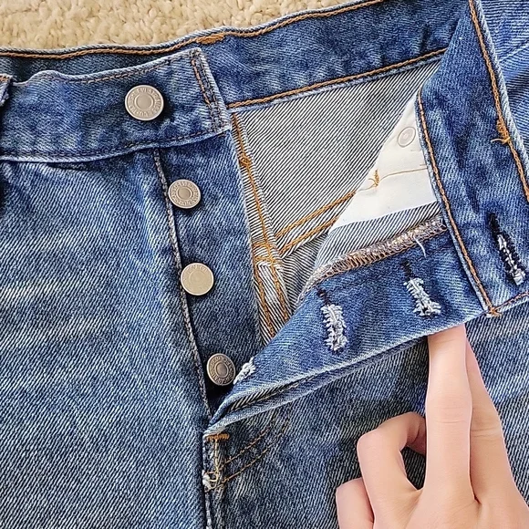 Levis 501 cutoff shorts - Picture 2 of 5